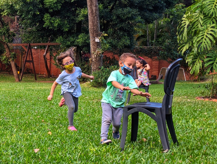 Children running in an outdoor game during a fun English lesson at Primavera English